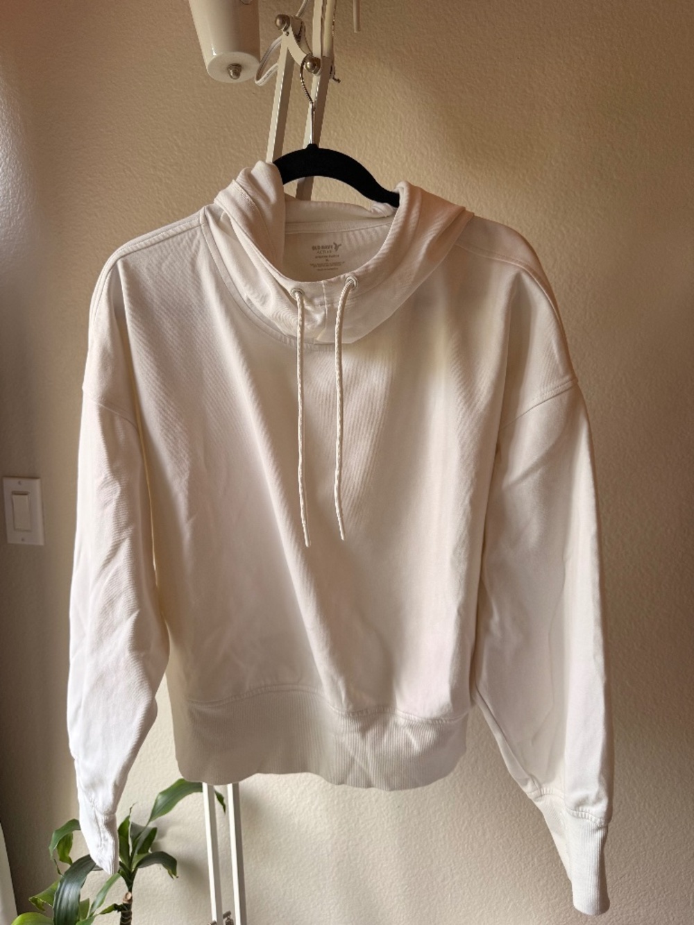 Old Navy White Active Dynamic Fleece Cropped Hooded Sweatshirt - XL